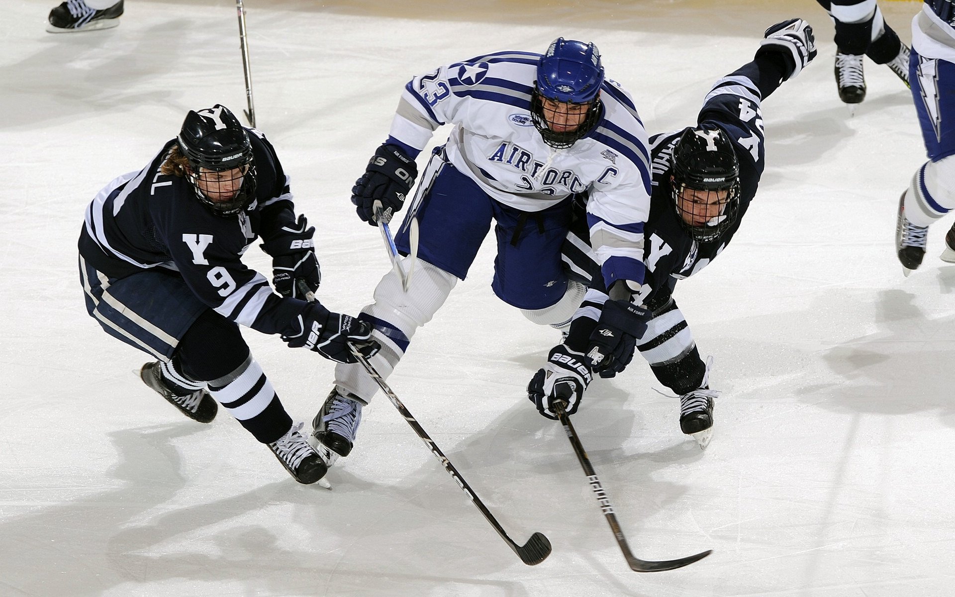 东决关键战之夜,戈贝尔点燃赛场,一柱擎天定乾坤