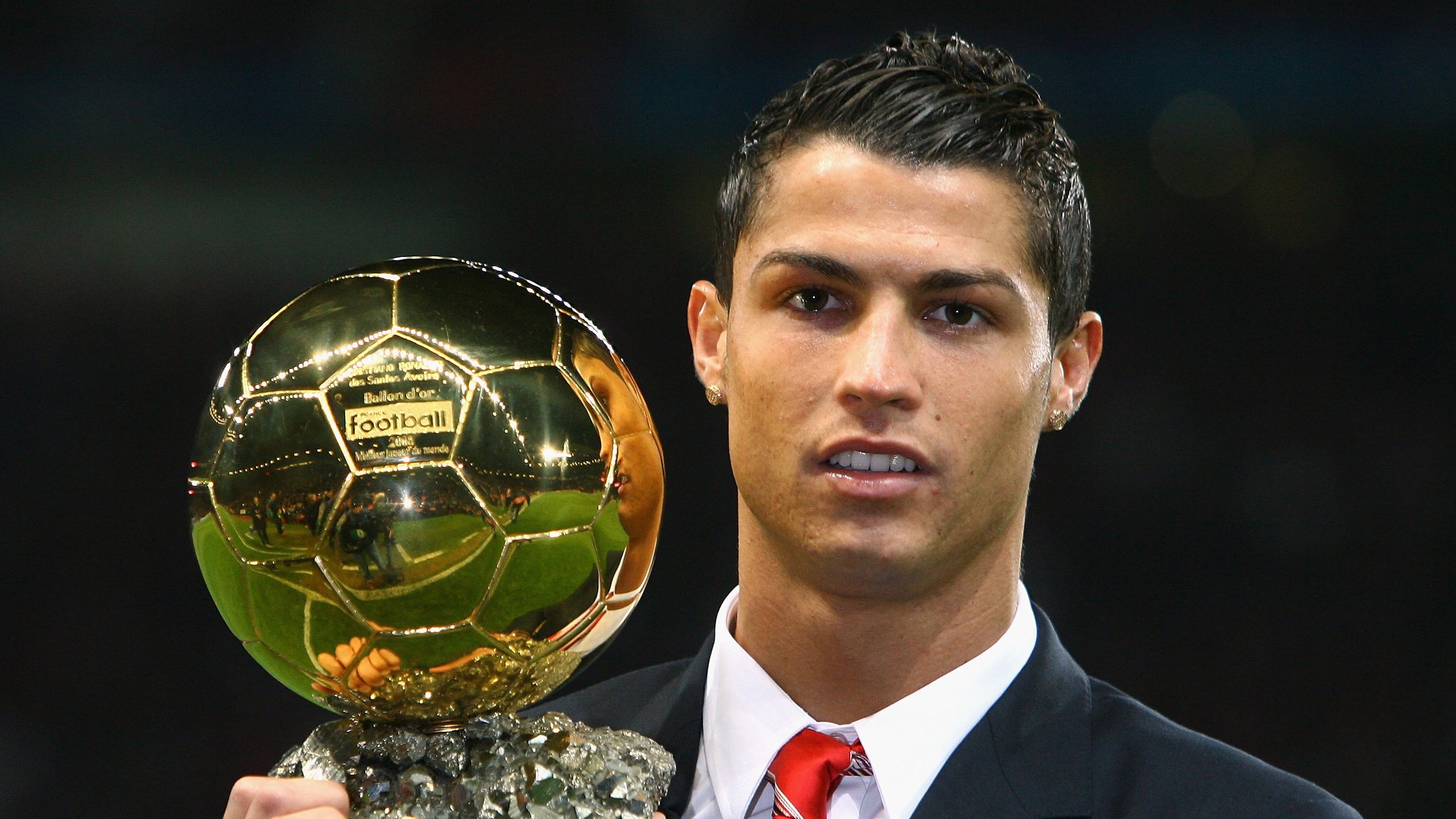 绿茵场上的双重奏，利物浦铁血击溃伊拉克军团，京多安于意甲焦点战展大师风范