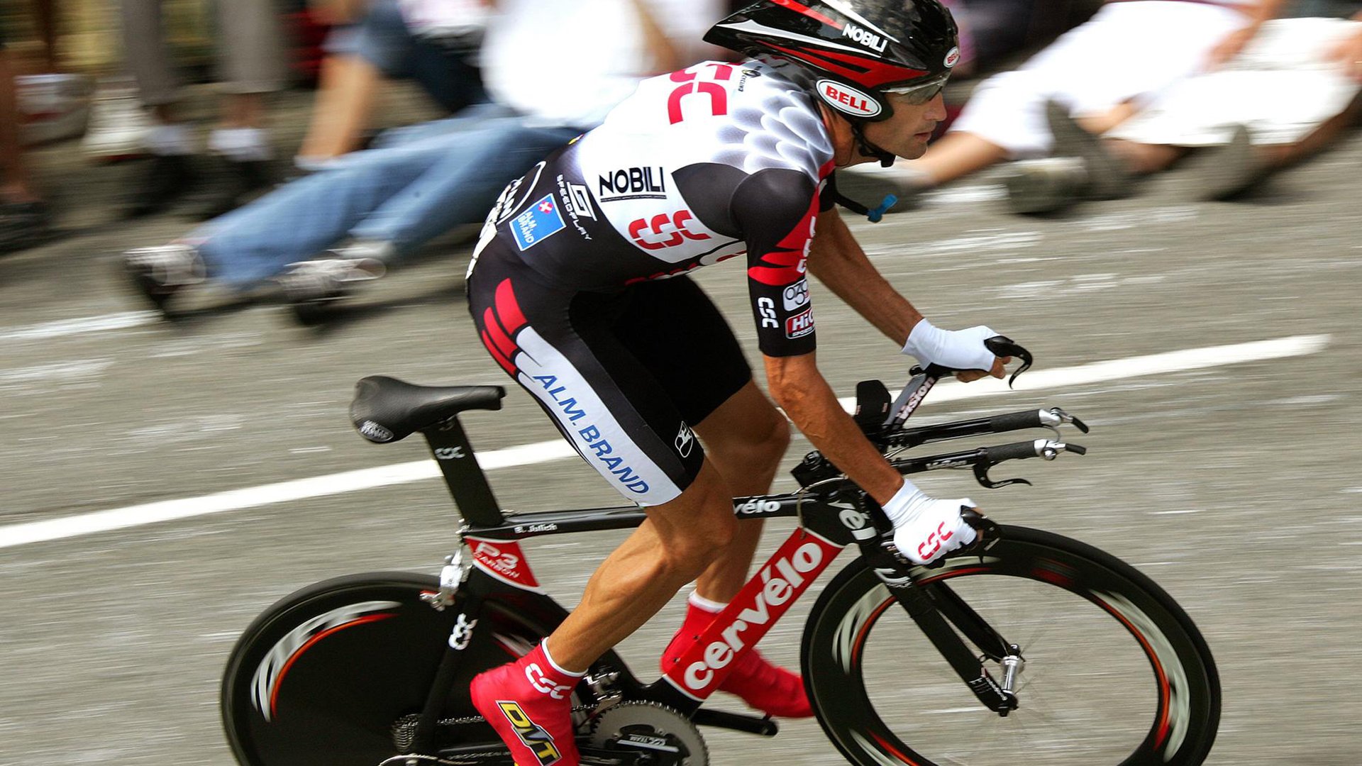 北欧风暴席卷英伦，哈兰德一锤定音，英格兰力克巴拉圭背后的战术革命